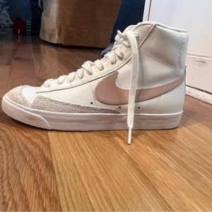 Women’s Nike blazers Mid ‘77 vintage